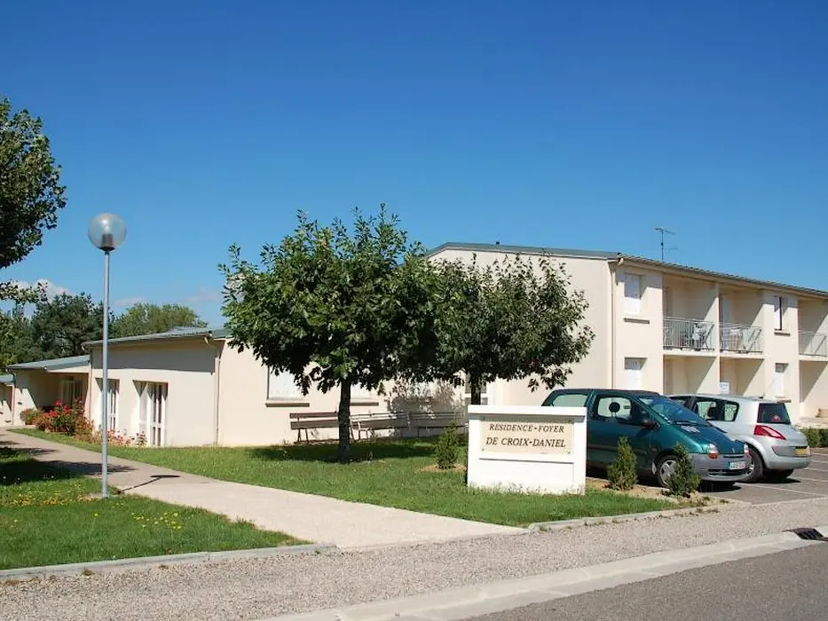 HCOLLAQU047V504HZ8_Tournon_FoyerCroixDaniel_extérieur