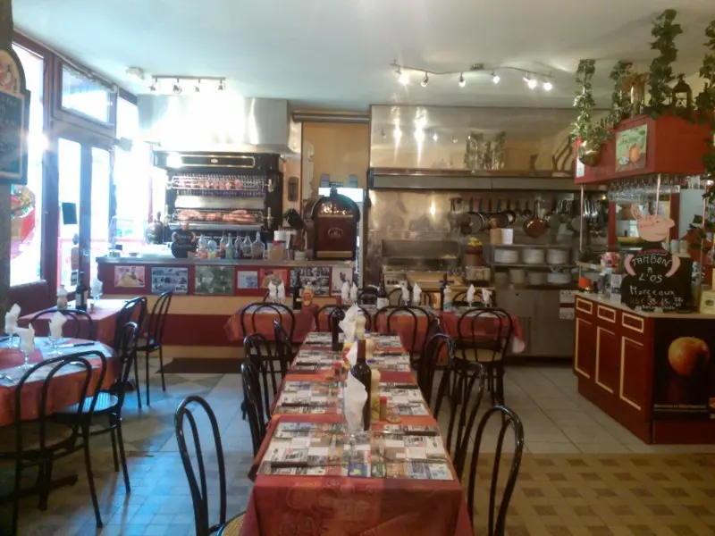 villedieu-les-poeles-a-la-table-ronde