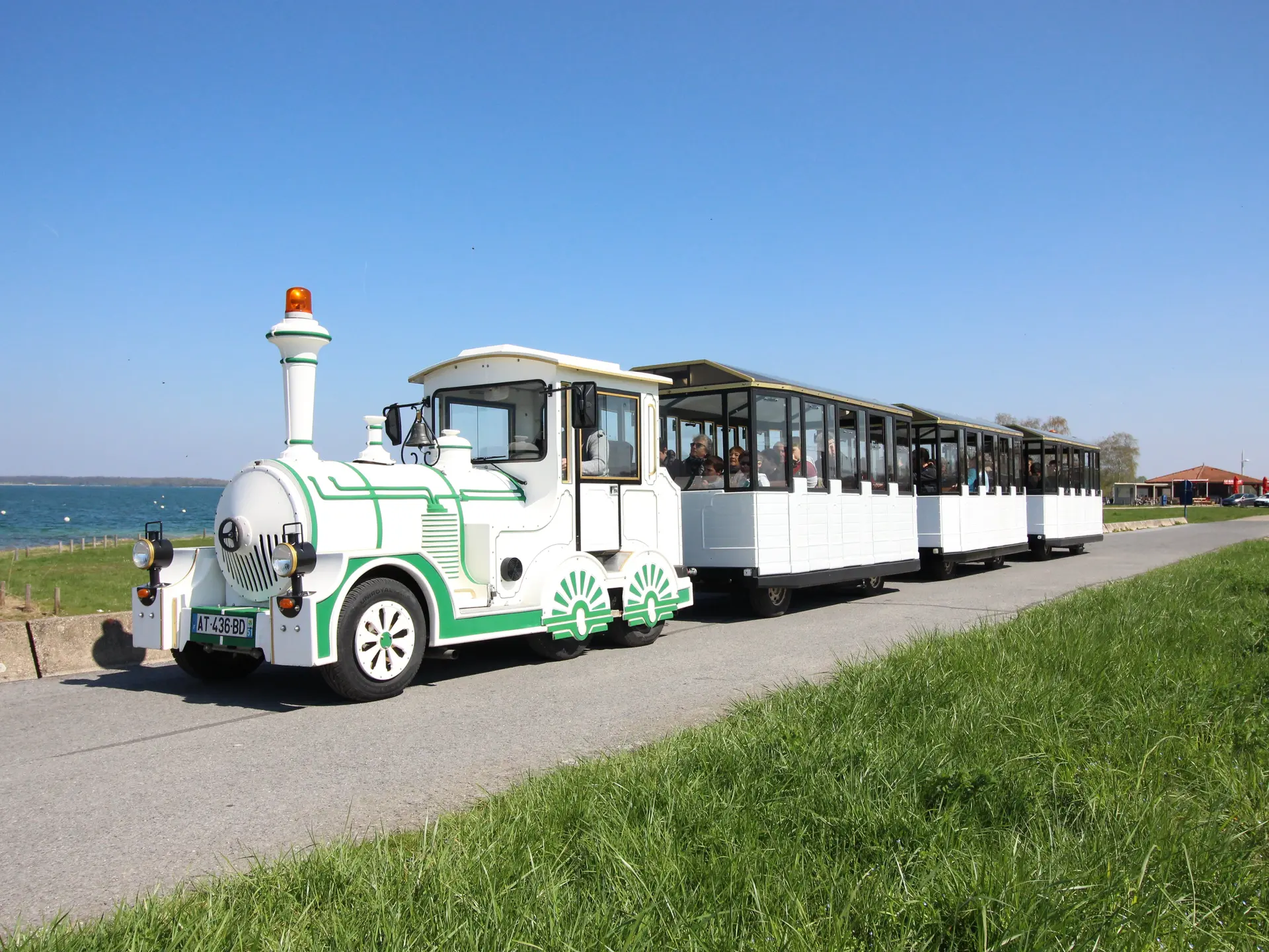 Train du Der sur la digue - Lac du Der en Champagne