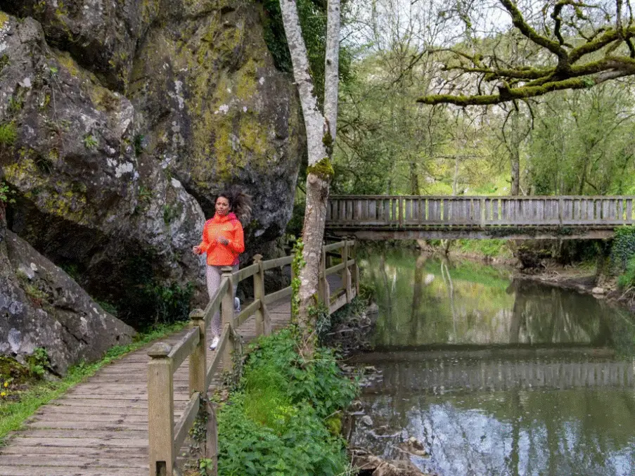 trail pont vallée des grottes de saulges