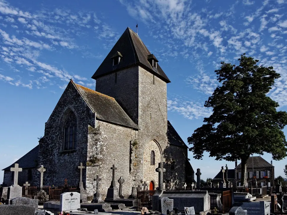 Ernée_-_Notre_Dame_de_Charne_-_Extérieur_-_PA00109503_-_001 (1)