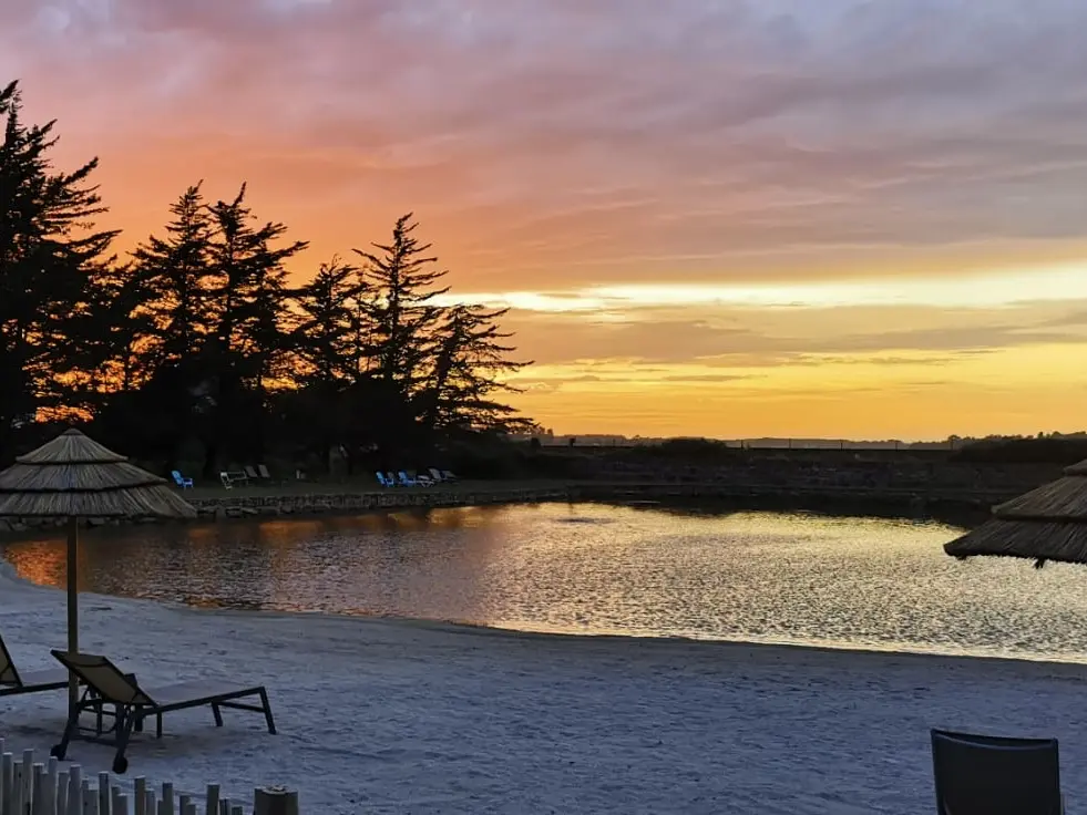 plage couché de soleil