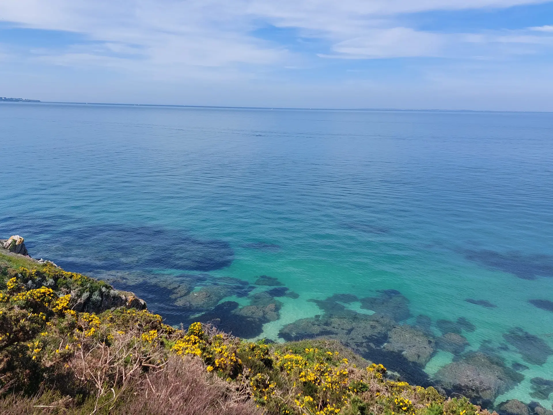 845692_eau_turquoise_le_long_du_sentier_-_maiwenn_lucas_-_2024-2029