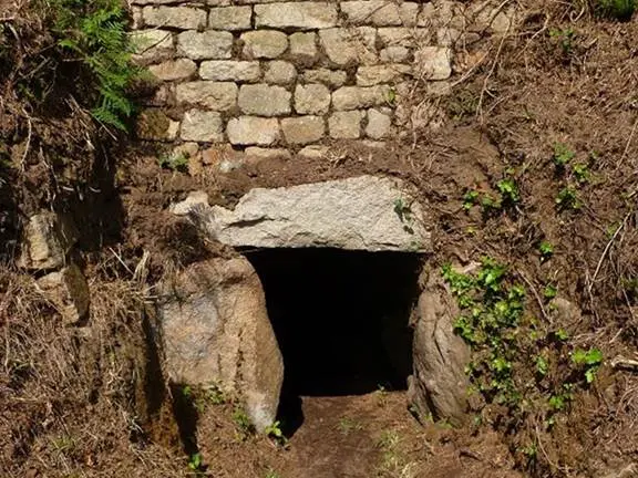 Tumulus du moustoir - Carnac Morbihan Bretagne sud