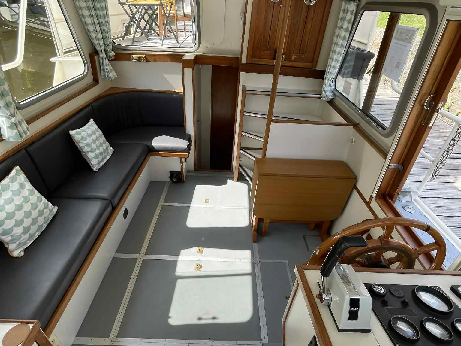 Location insolite_bateau_AB Fluviale_Albatross_cabine_Saint-Nicolas-des-Eaux_Pluméliau-Bieuzy_Vallée du Blavet