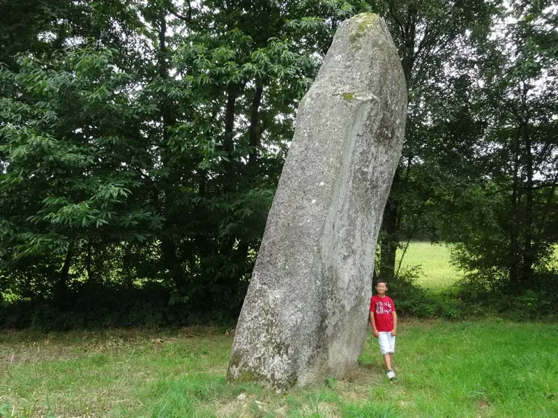 Mégalithe Goeh menhir STJB