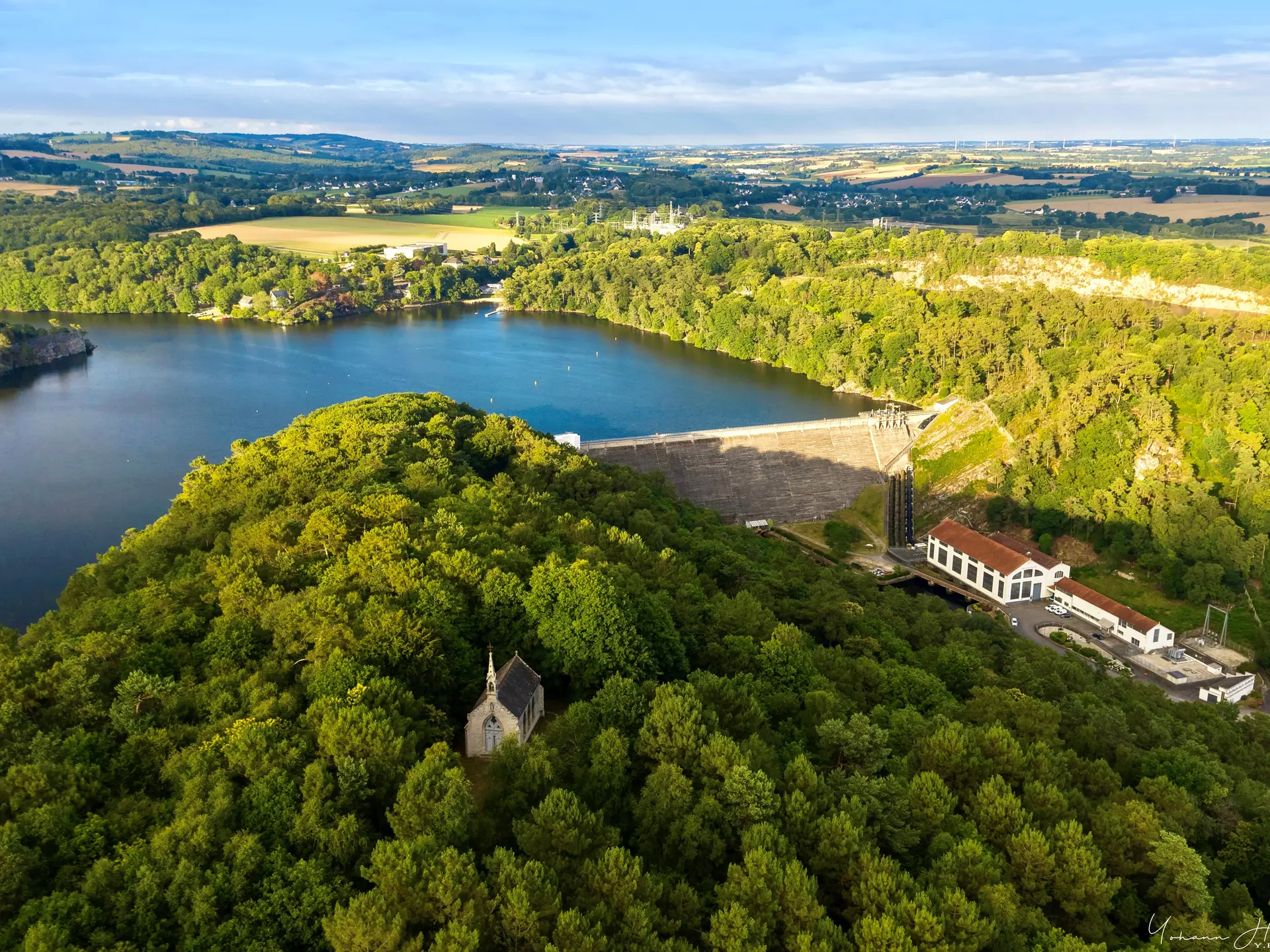 Saint-Aignan - Barrge du lac de Guerledan