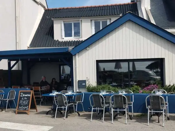 bar-brasserie-la-plage-face-au-port-de-locmaria-a-l-ile-de-groix-morbihan-bretagne-sud-19481