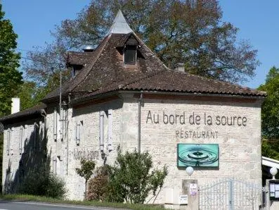 Au bord de la source