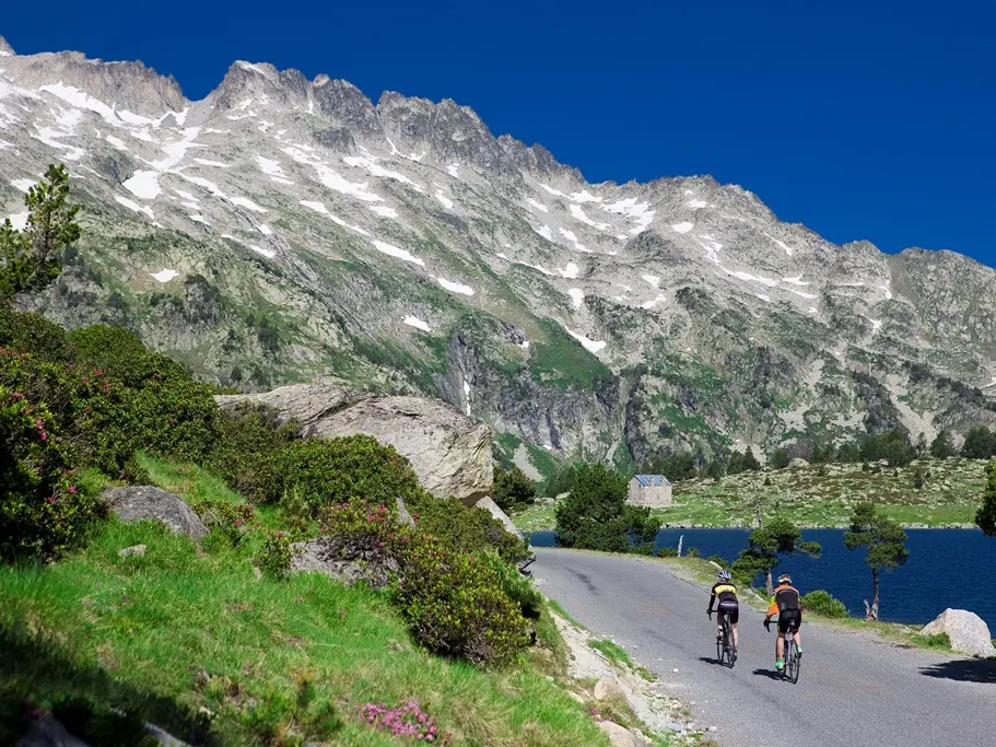 LA ROUTE DES LACS