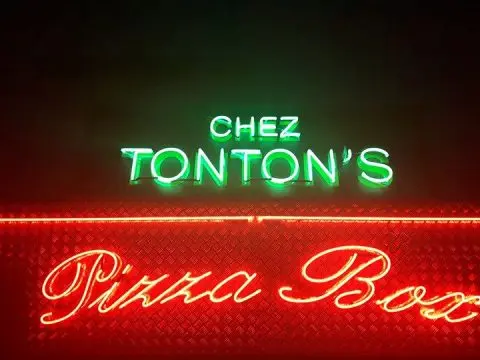 Lourdes chez Tonton's Pizza Box