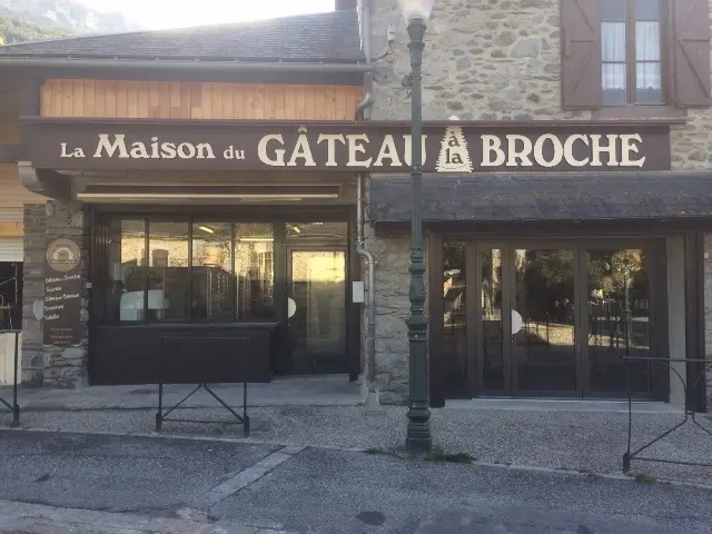 MAISON GATEAU A LA BROCHE PRISE PAR OT