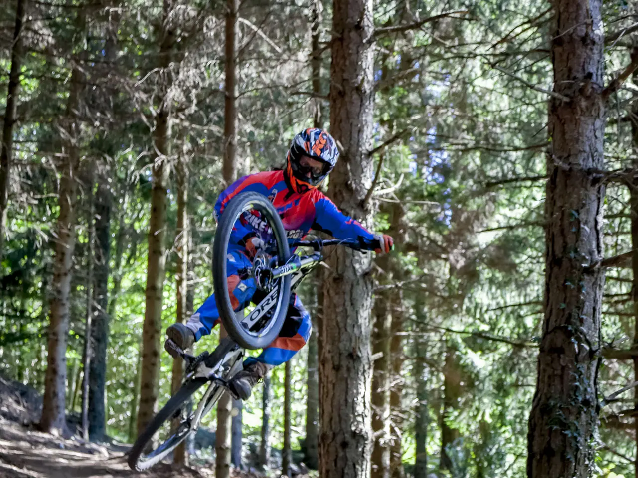 Pic du Jer VTT Descente 3_BD©P. Vincent-OT Lourdes_2014www.lourdes.photo