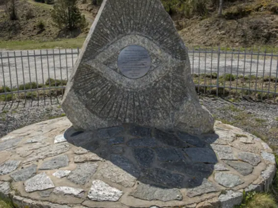 _col_dares_monument_retirada