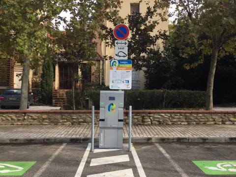 BORNE DE RECHARGE VEHICULE ELECTRIQUE - CERET