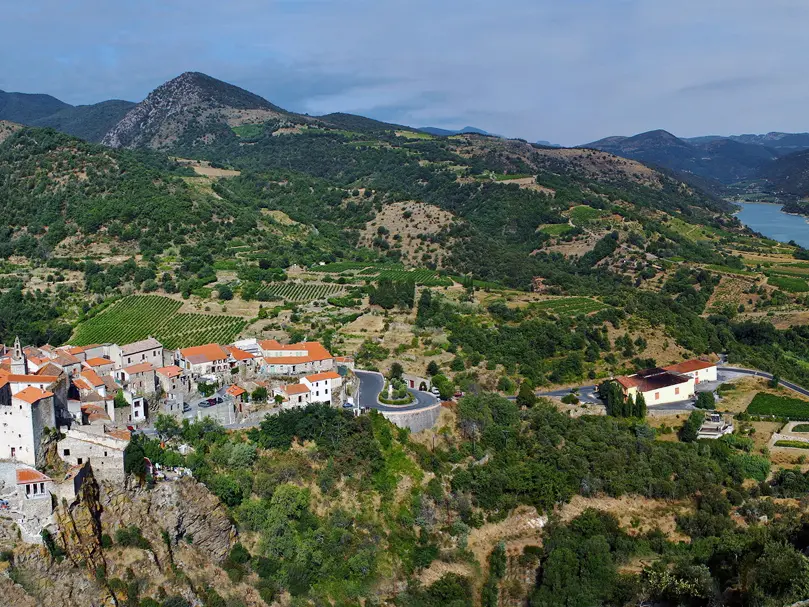 Caramany et son lac1