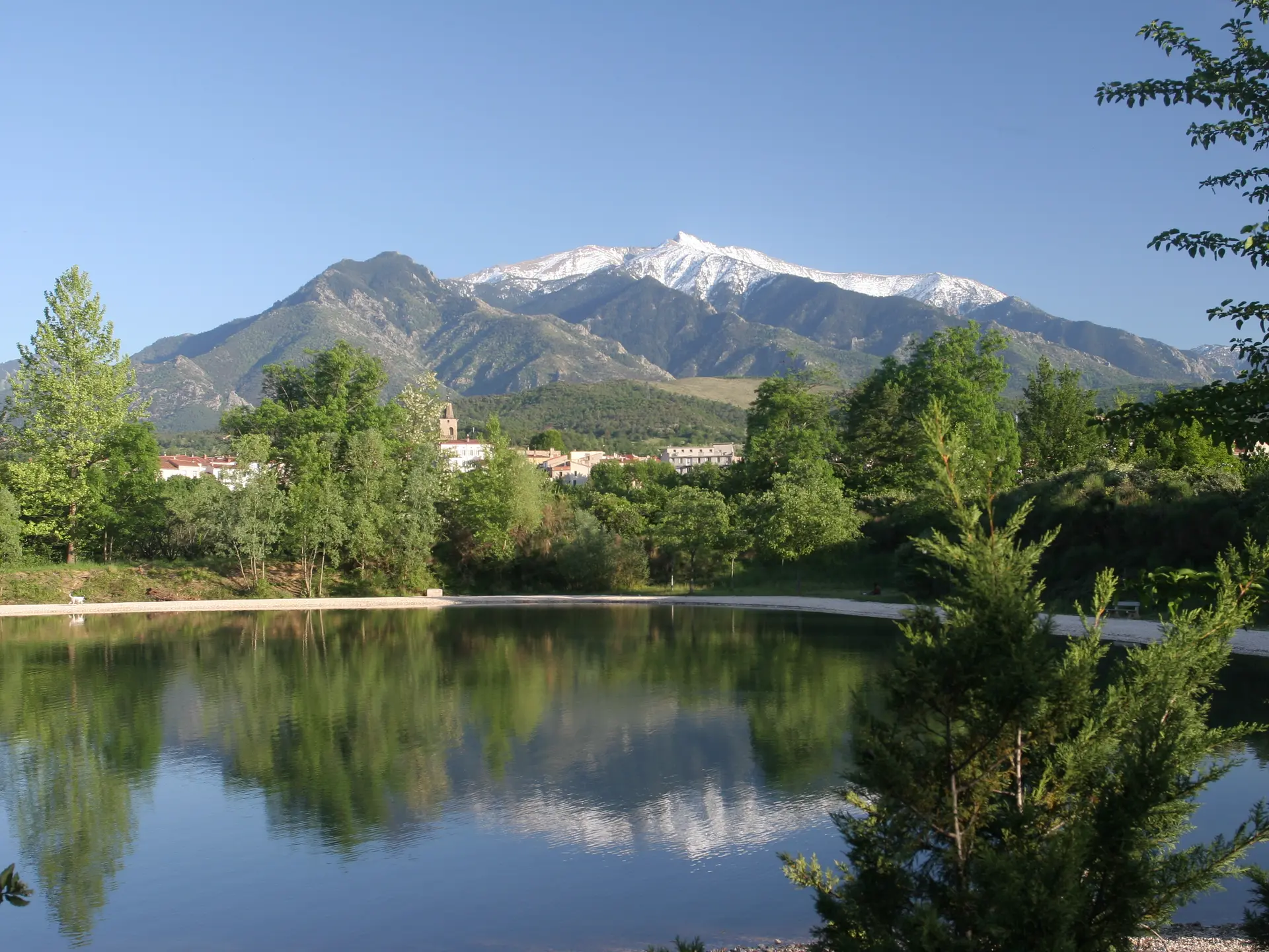 Prades, lac et canigou 2