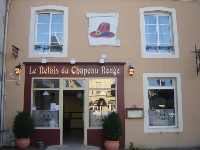 HOT72-relais-chapeau-rouge-1