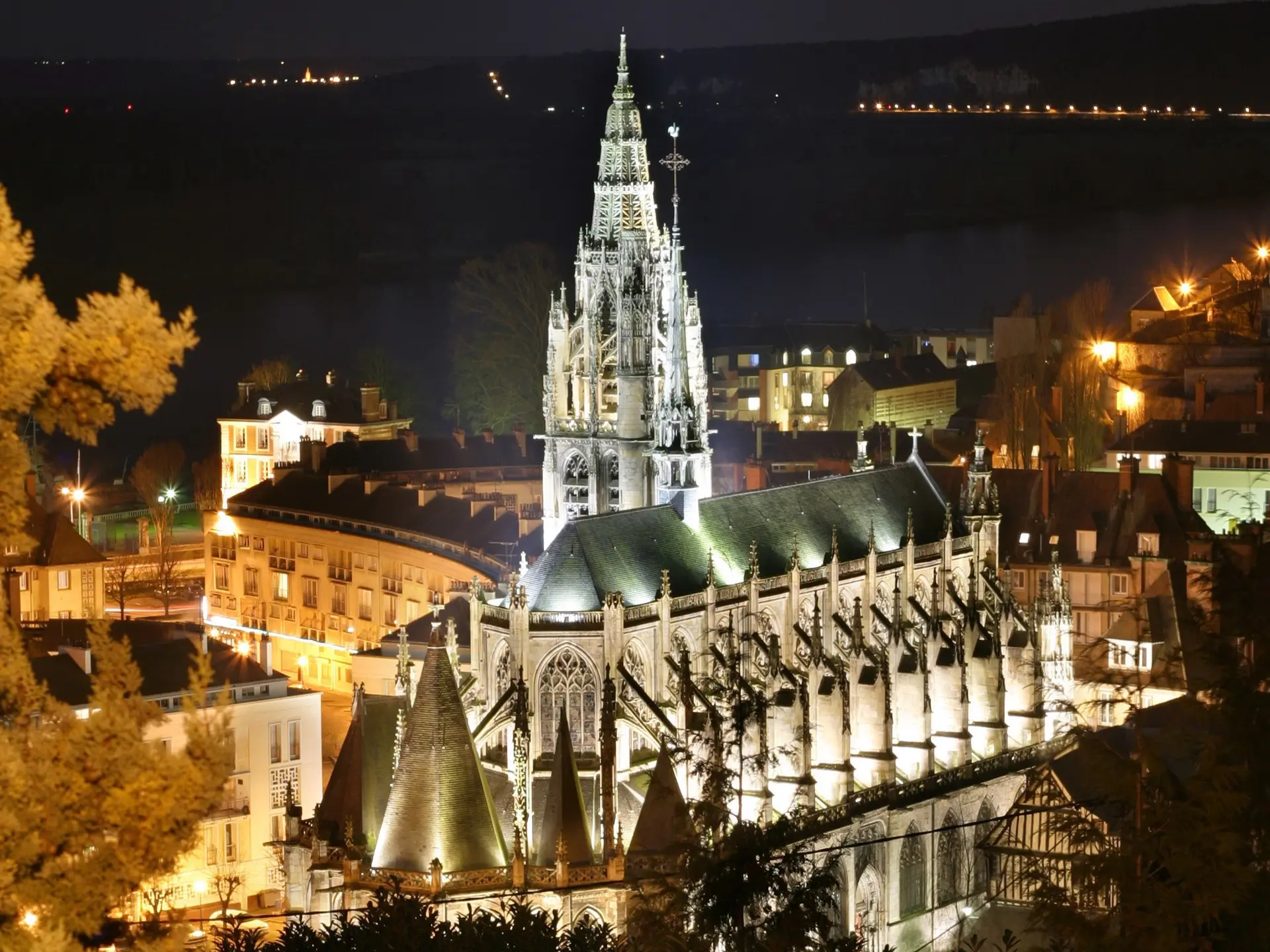 Caudebec en Caux église vue d'arrière de nuit