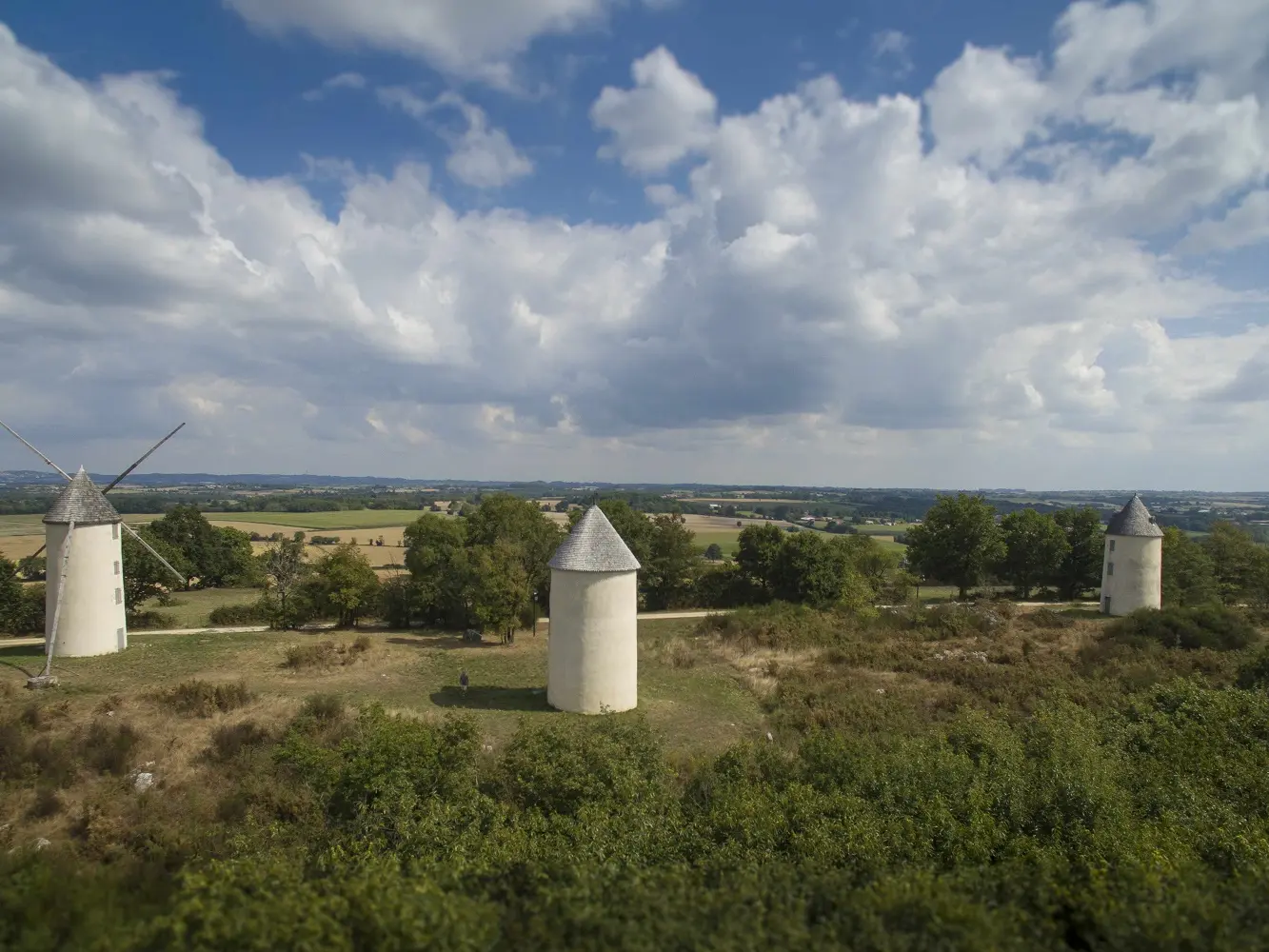 Vue-aerienne-Colline-des-moulins--Mehdi-Media-pour-Sud-Vendee-Tourisme-2015WEB-2