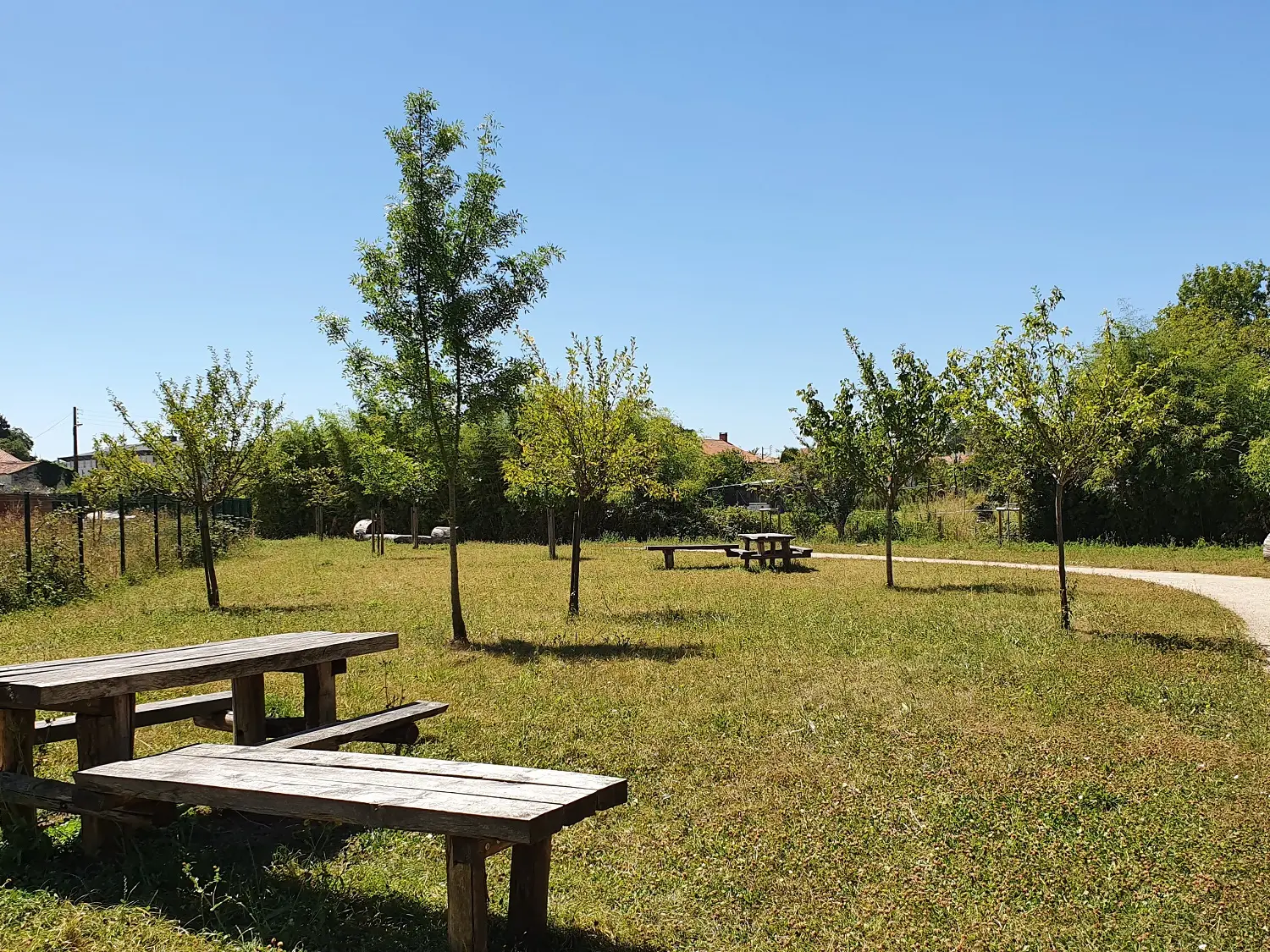 aire-de-pique-nique-fontenay-vendee-rivière-circuit-velo-85200-1