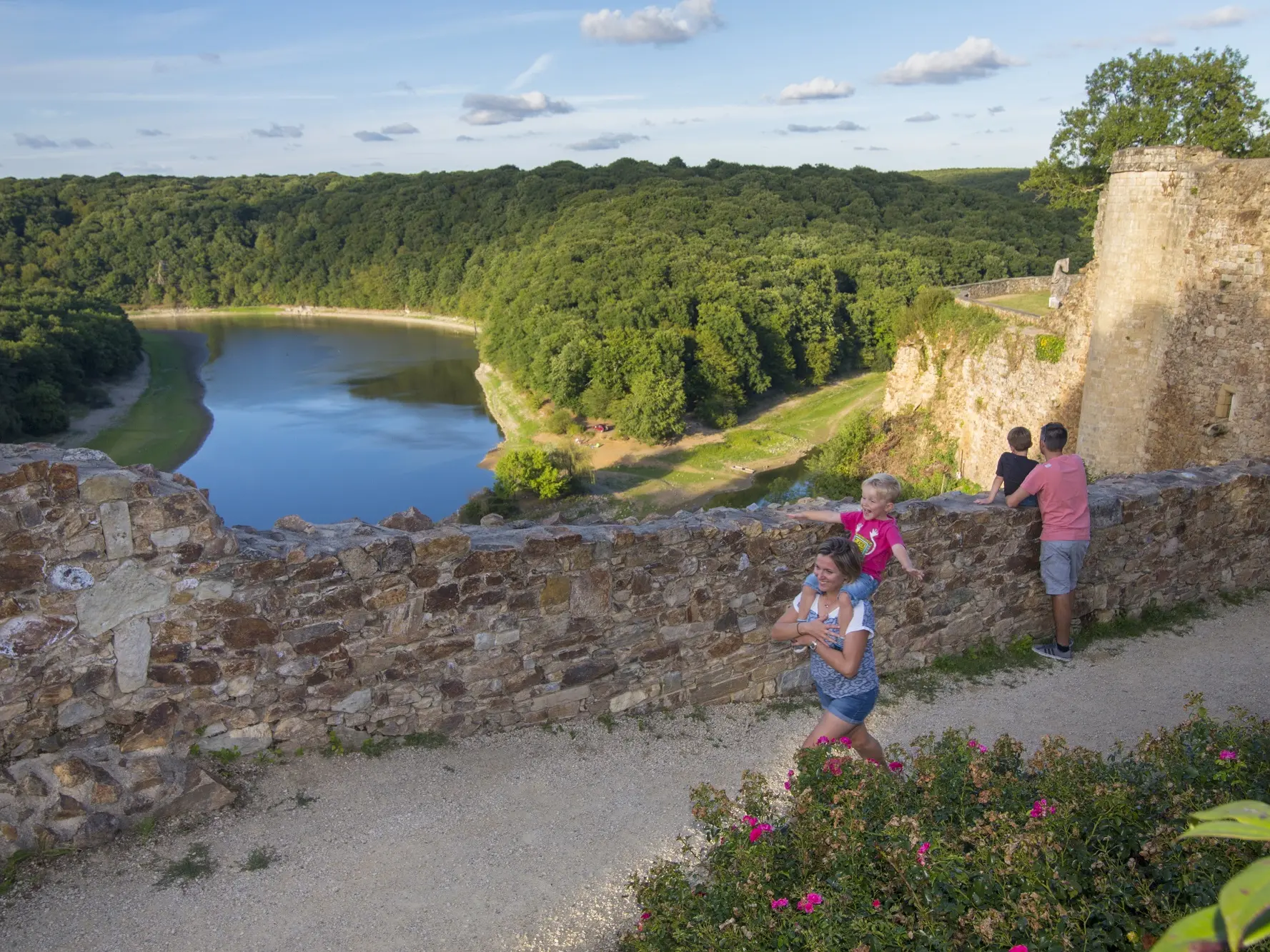 mervent-vue-panoramique-lac-foret-chateau-fontenay-vendee-85200-1