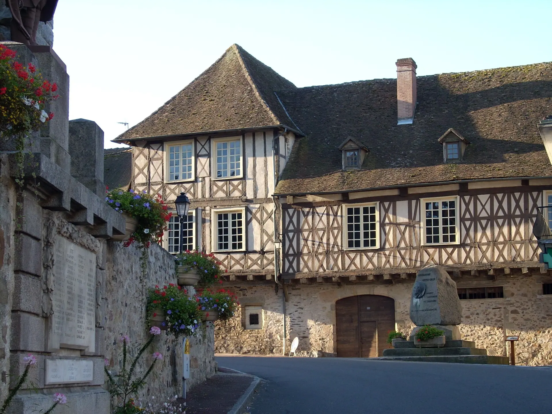 Hôtel des 3 Anges à Pierre-Buffière_1