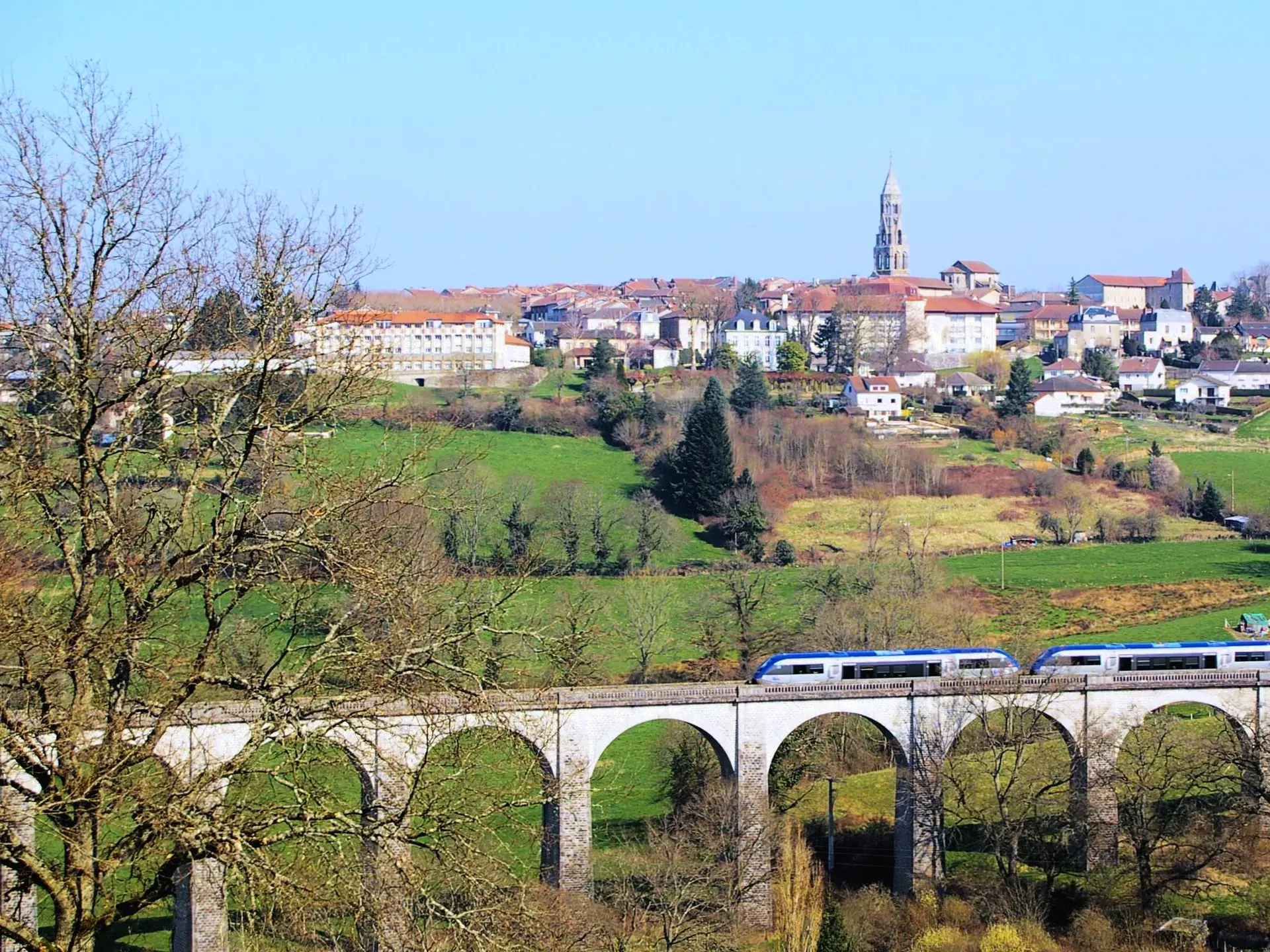 St-Léonard Viaduc train