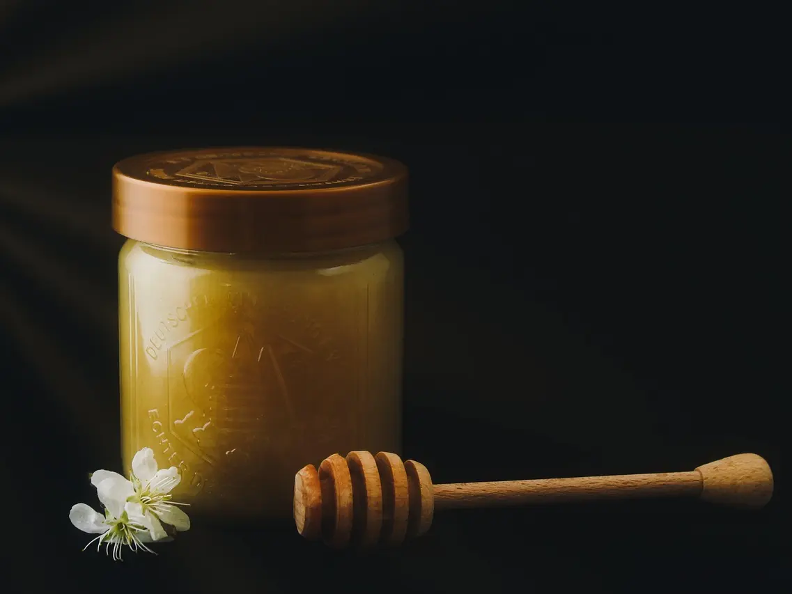 honey-5043708_1280