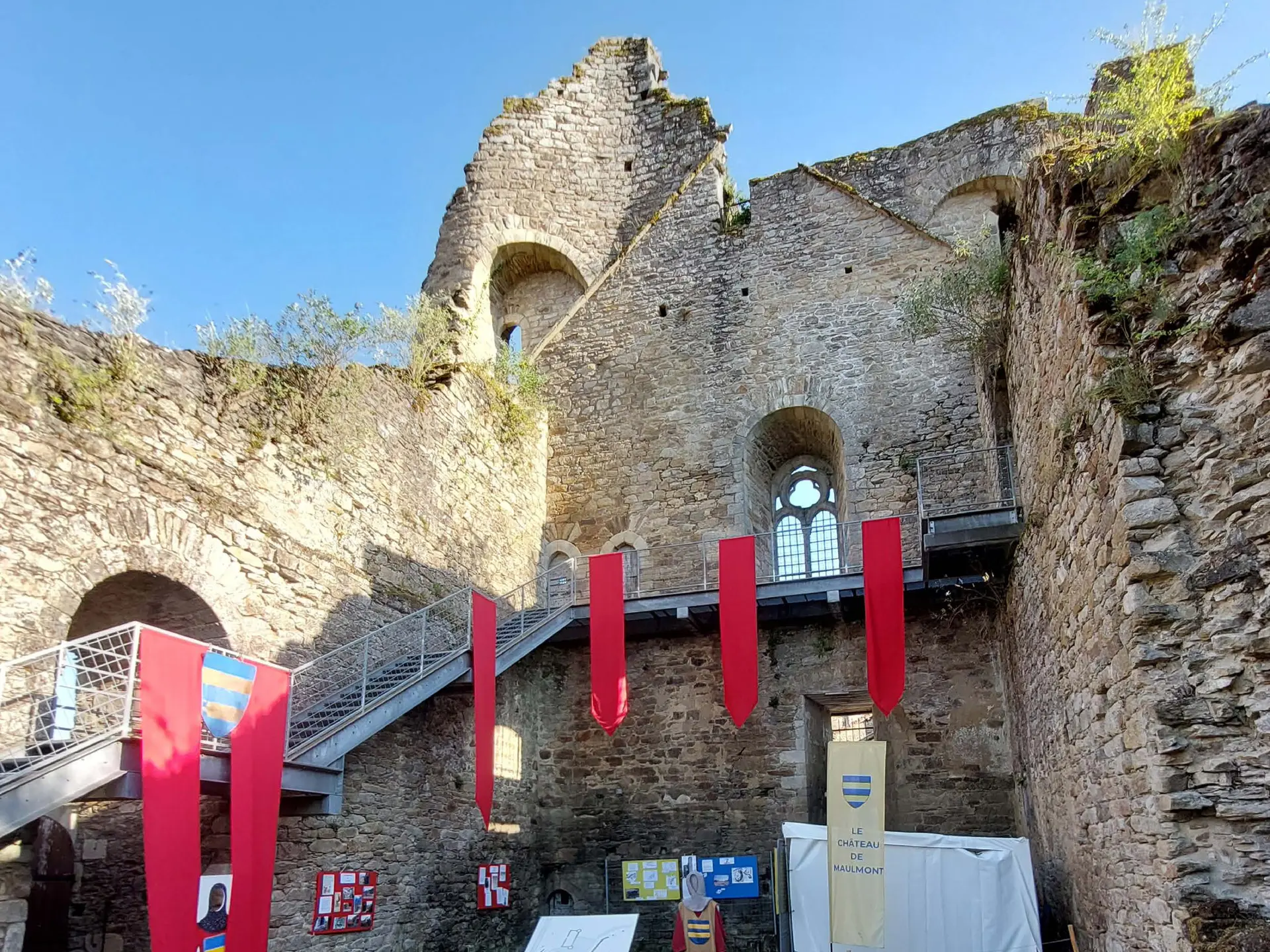 intérieur chateau_pages-to-jpg-0001