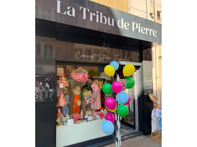 la tribu de pierre vitrine