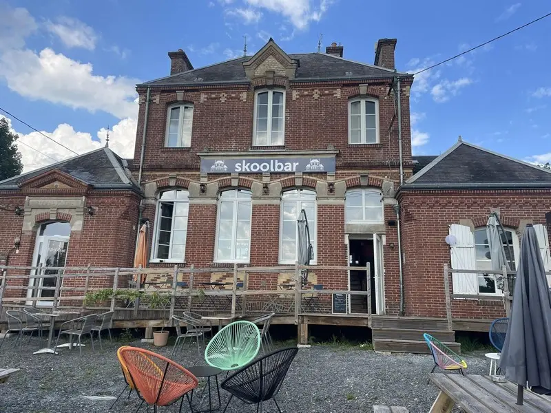 Skoolbar facade