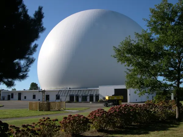 Cité des Télécoms esplanade