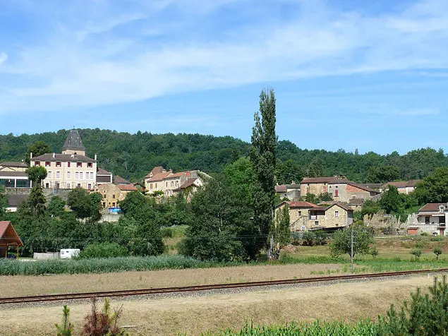 800px-Saint-Cernin-de-l-Herm_-_Le_village