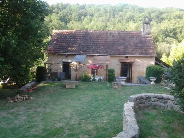 GOURGON Gîtes La Cantharide maison