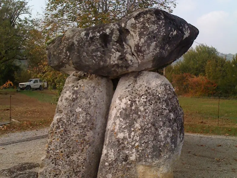 Dolmen de Peyrelevade