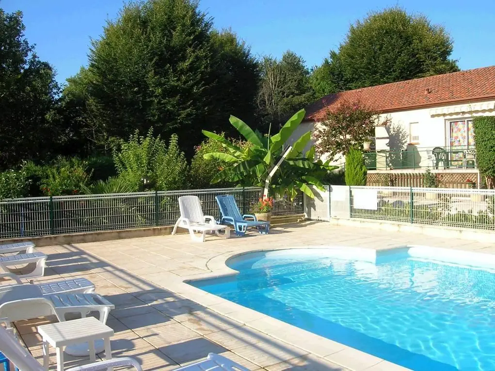 Piscine gite la garrigue