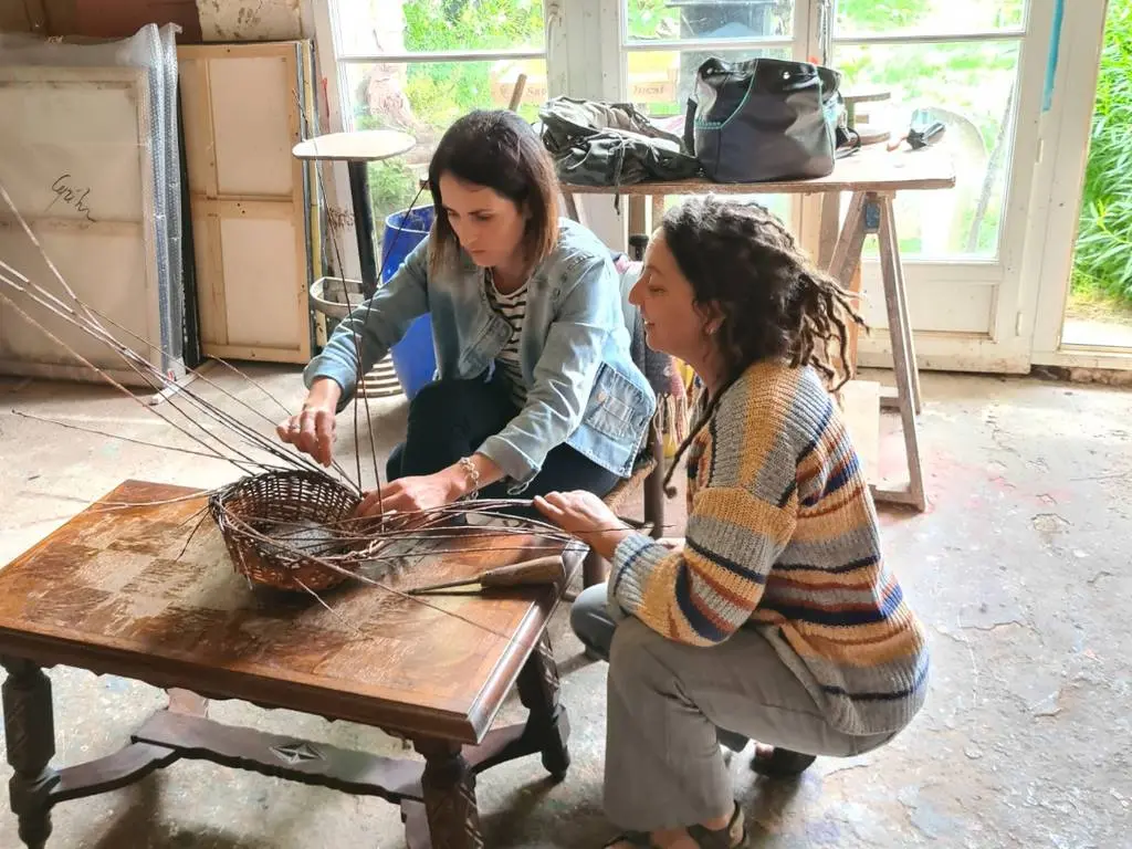 Stages-artistiques-Au-bout-du-Chemin_stagiere_vannerie