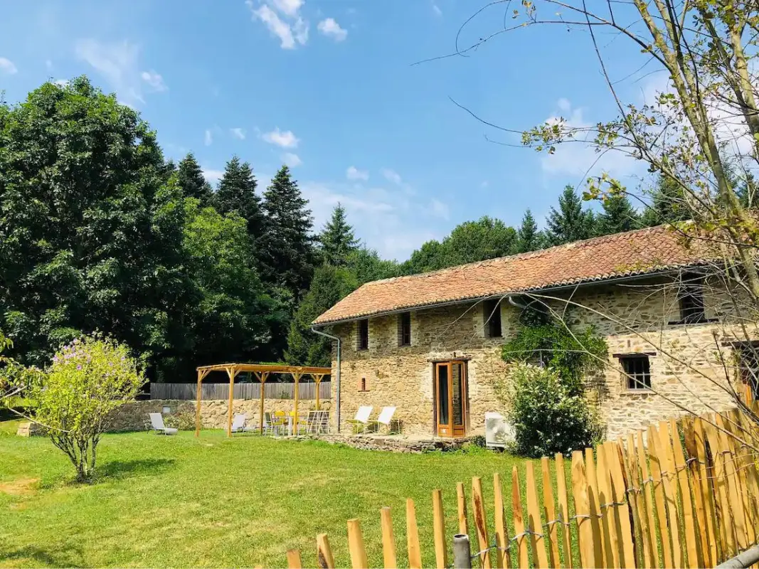 gite-au-bord-du-lac-domaine-des-ourgeaux-pageas