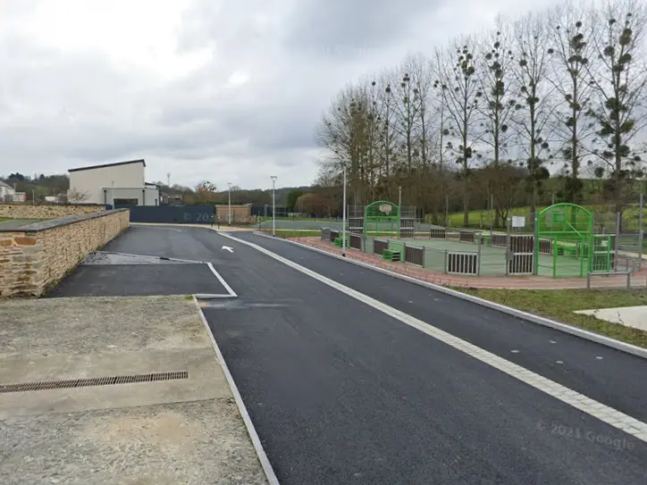 Aire de camping-car Pocé-les-Bois