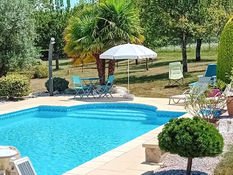 VUE PISCINE LE CLOS DE MOSNY