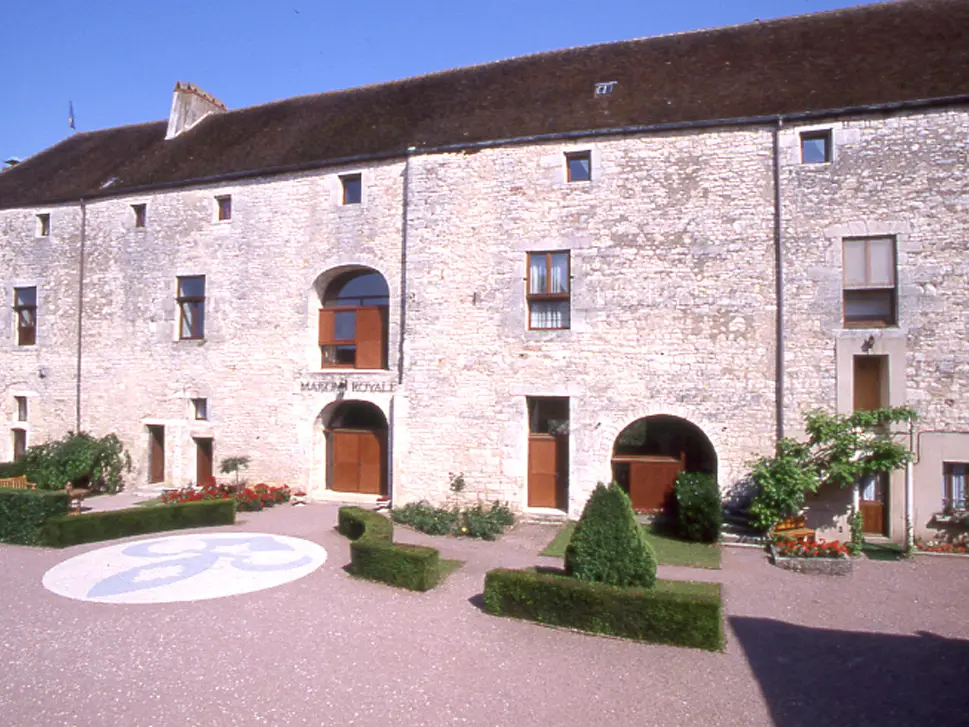 MAISON ROYALE DE PESMES_1