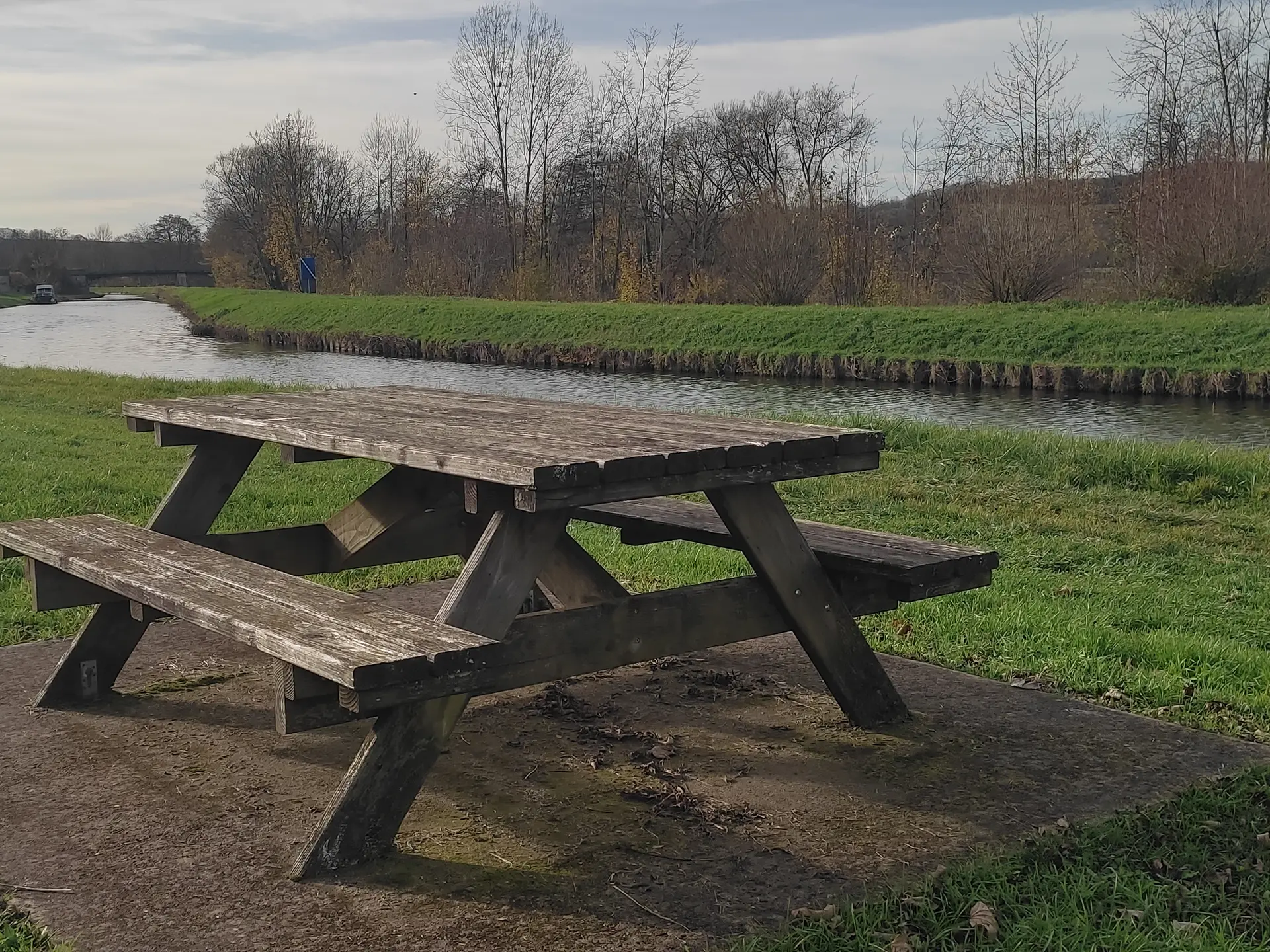Table pique-nique Ormoy bord de Saône