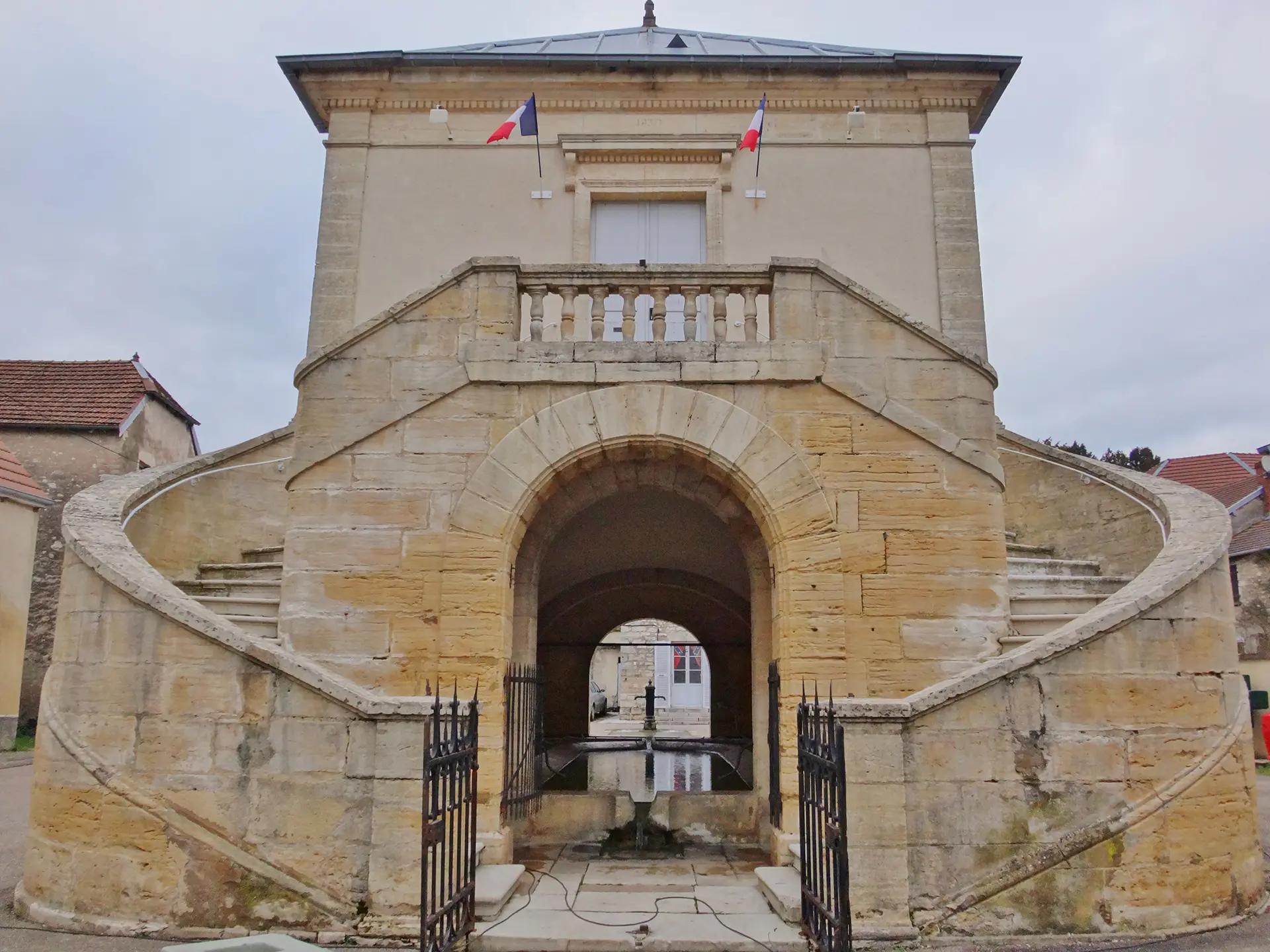 Mairie-Lavoir - Beaujeu