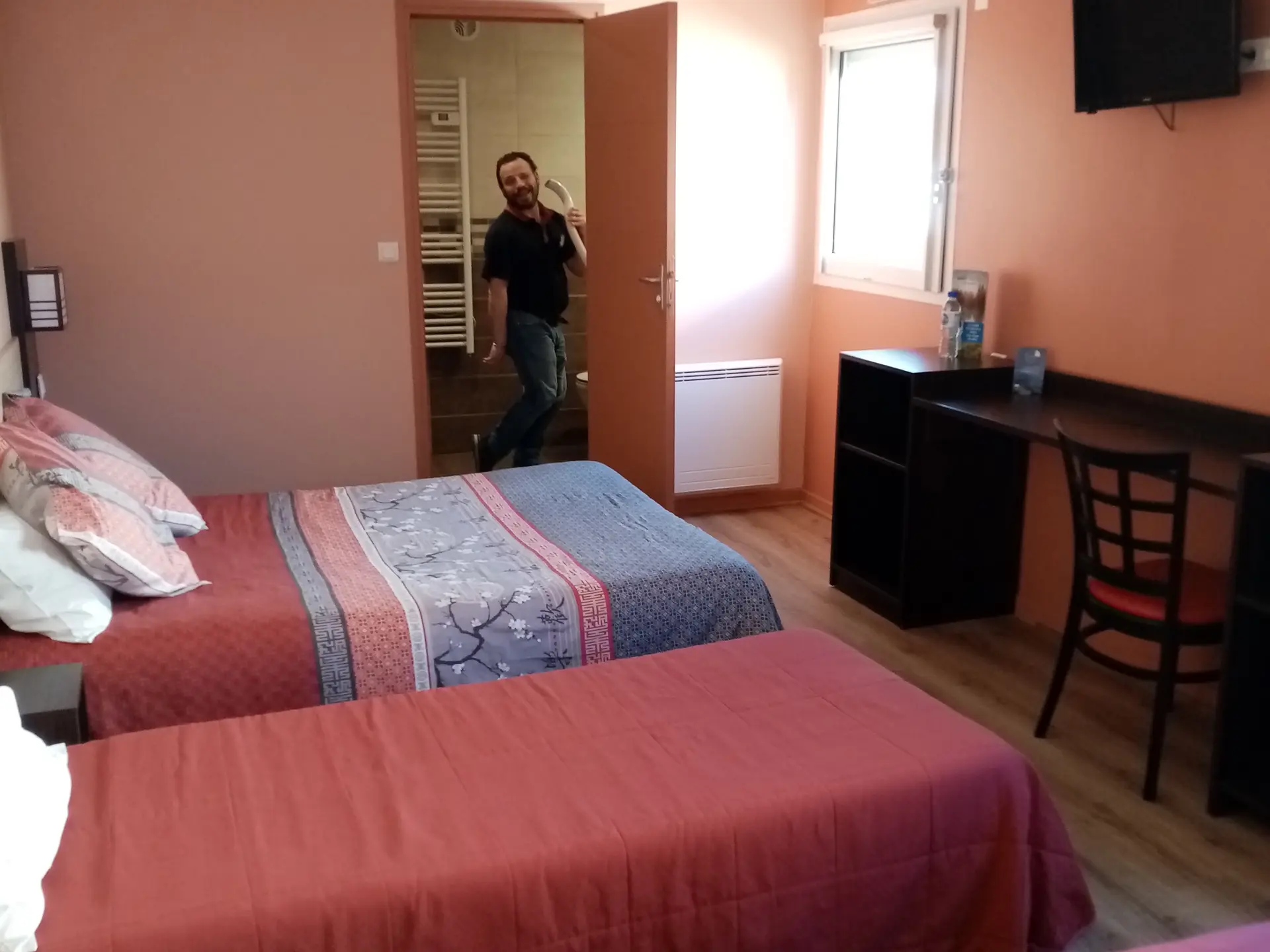 CHAMBRE  FAMILIALE  5 personnes