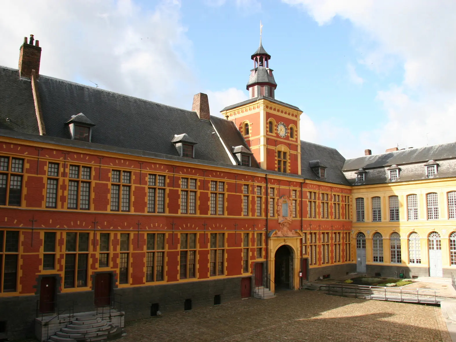 Cour de l'Hospice Comtesse © Lille Tourisme