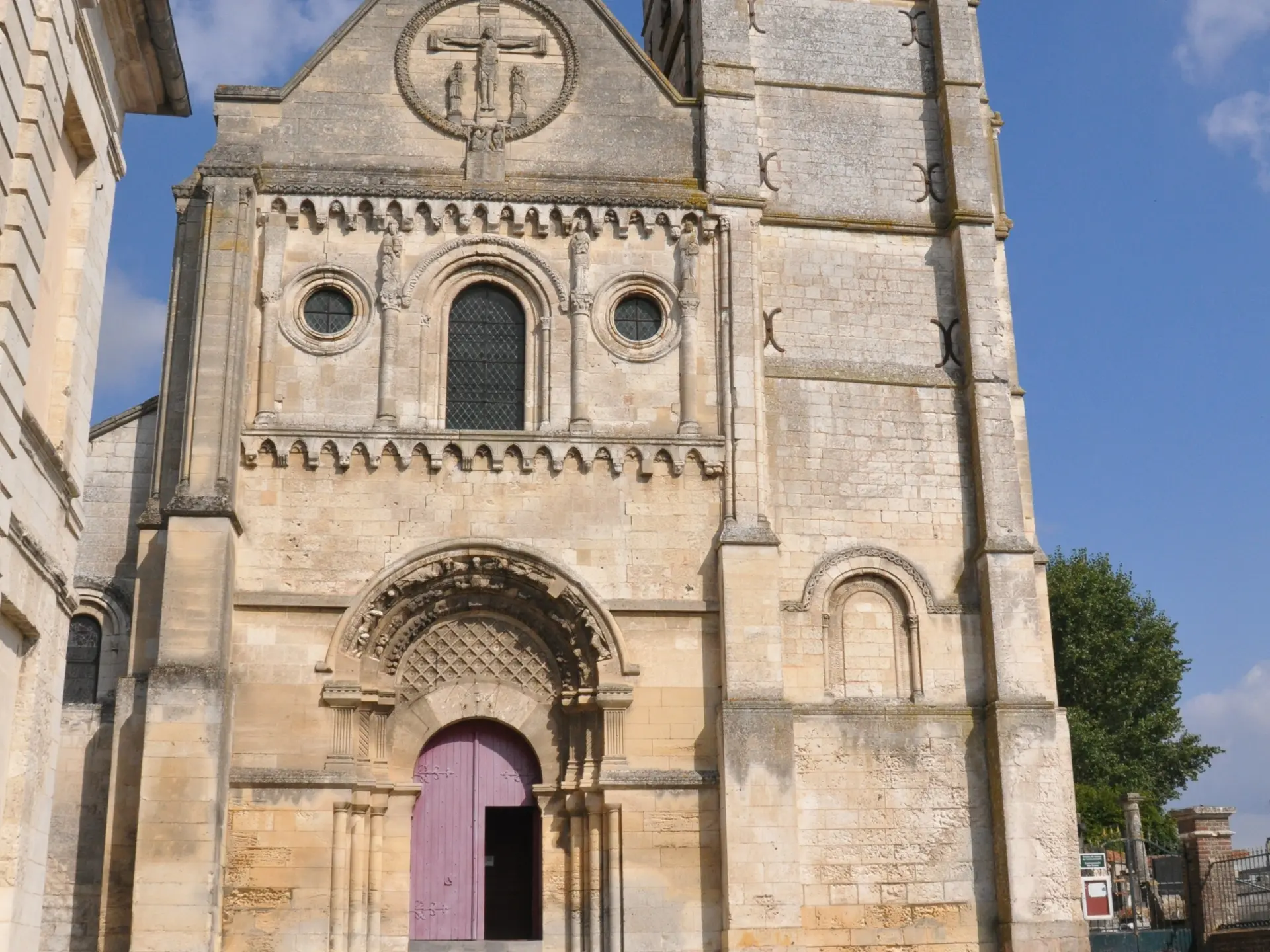 Eglise abbatiale de Berteaucourt-lès-Dames