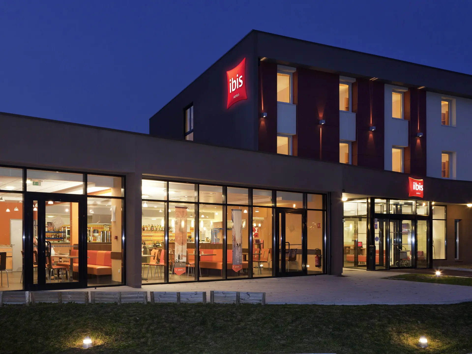 Extérieur de l'Ibis Beauvais Aéroport