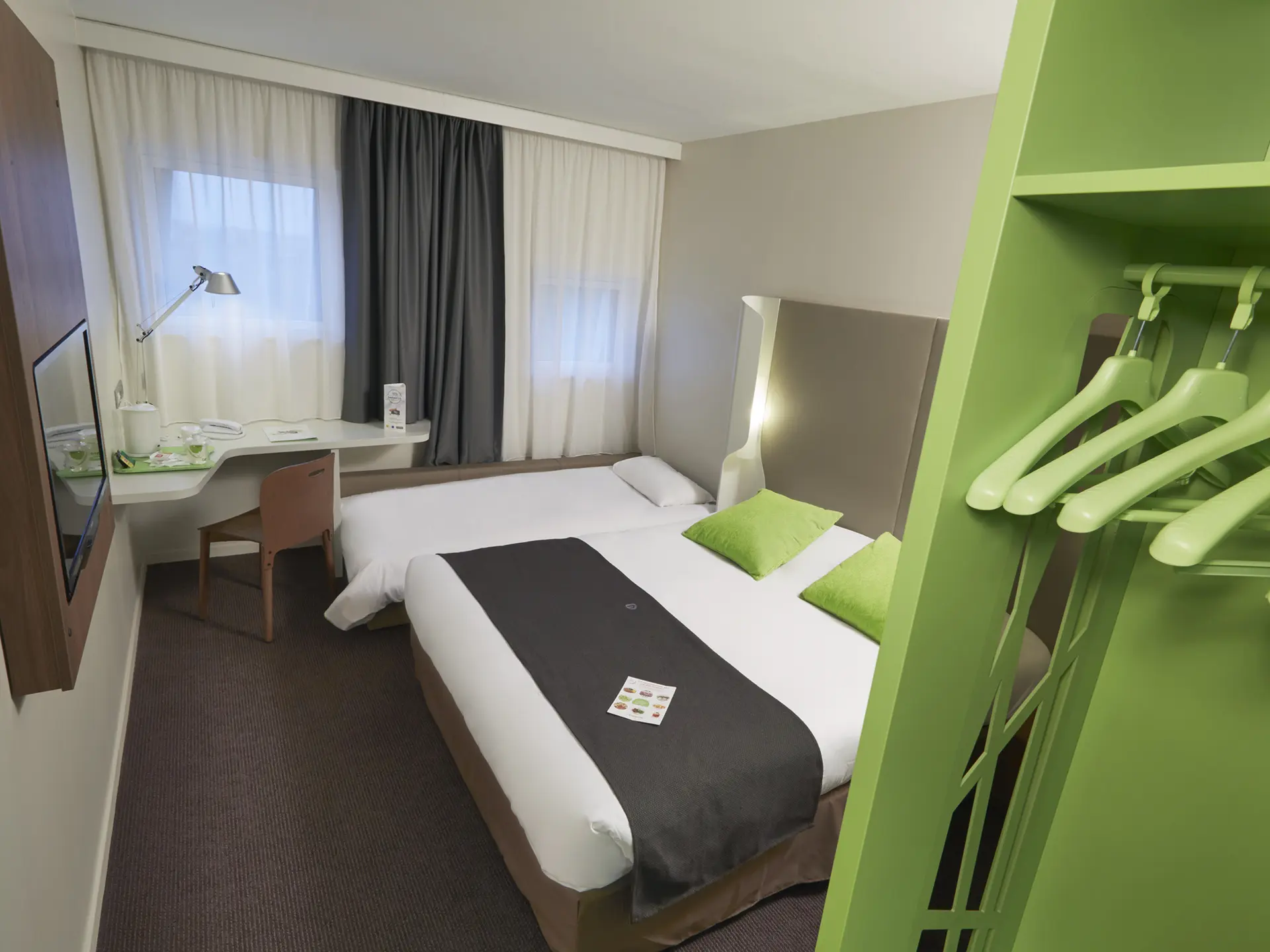 CAMPANILE LILLE EURALILLE - Chambre Triple