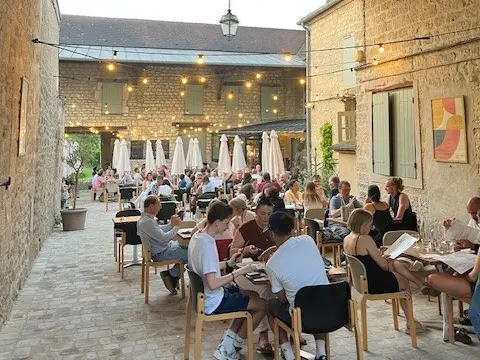 La Cour Pavée